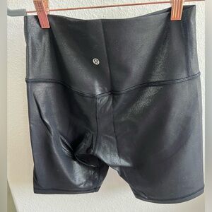 Lululemon align high rise short shine 8inch size 8
Retails for $74